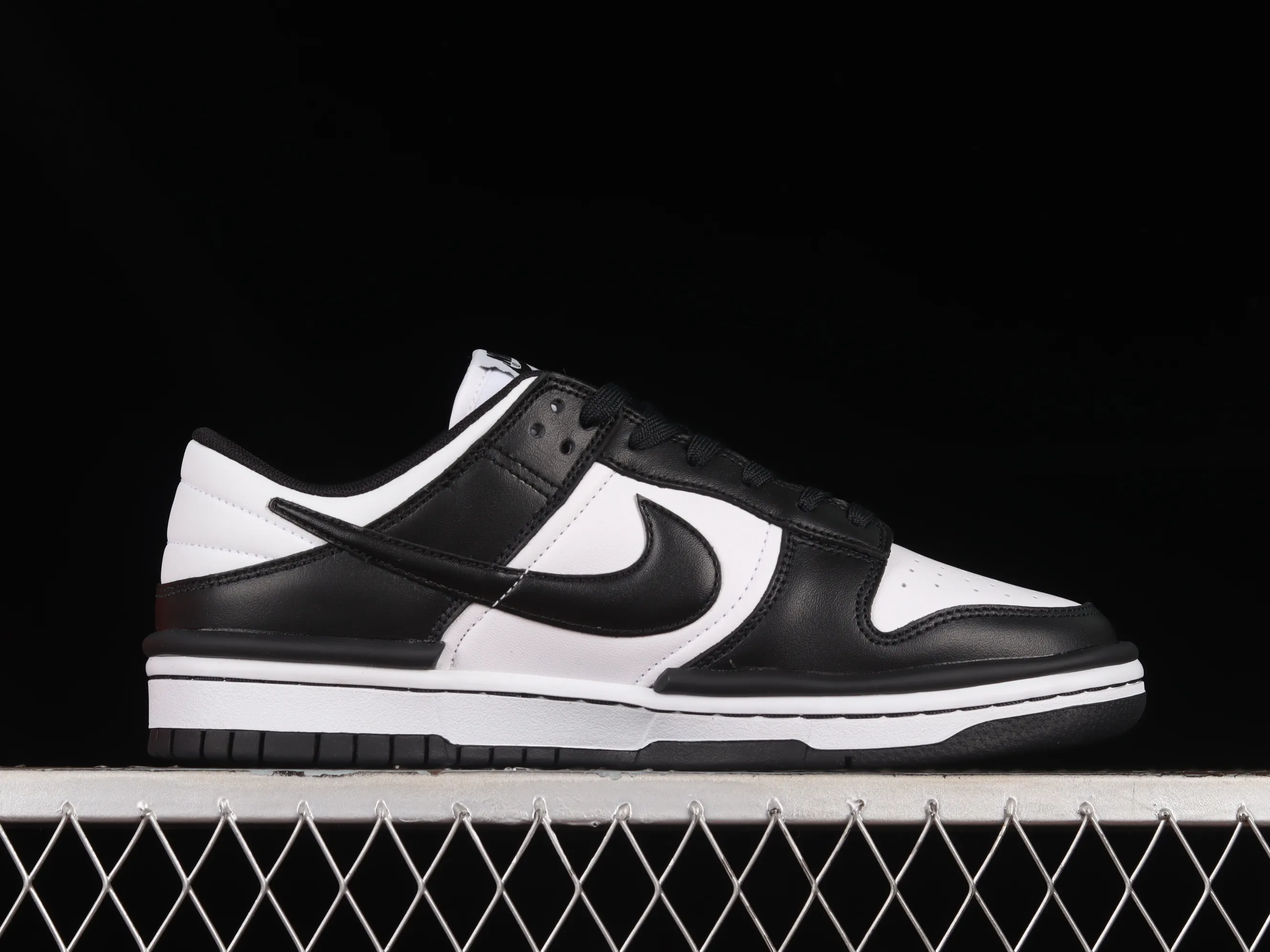 All categories Nk SB Dunk Series Nk SB Dunk Low low-top sneakers C version Nk Dunk Low "Twist Panda" Mutated Panda SB low-top sports and leisure sneakers DZ2794-001